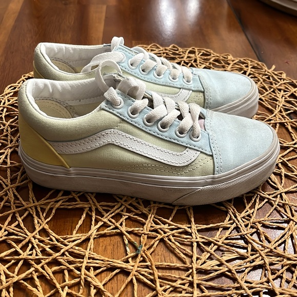 Vans - Picture 3 of 3